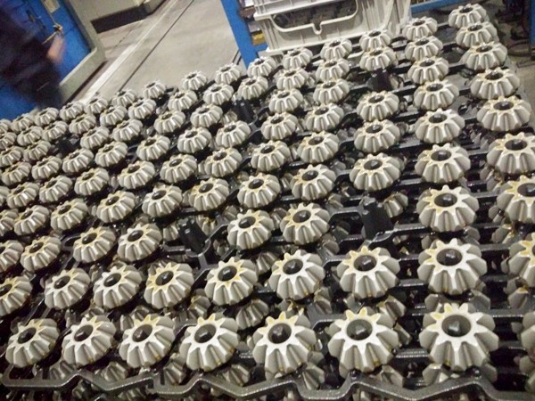 渗碳淬火是金属材料常见的一种热处理工艺,它可以使渗过碳的工件