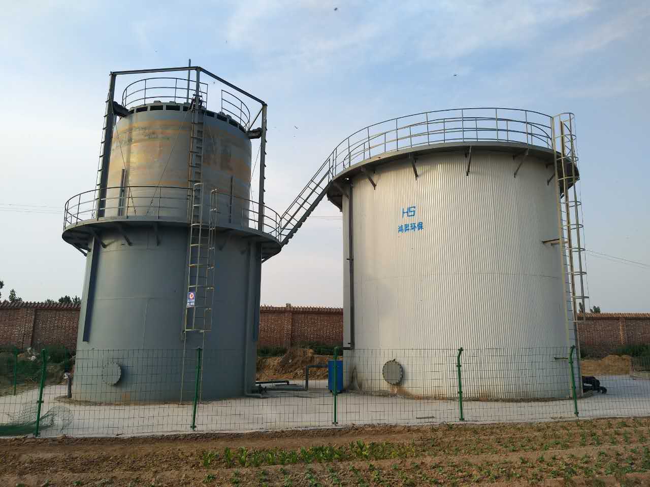 卫辉雏鹰100方湿式气柜