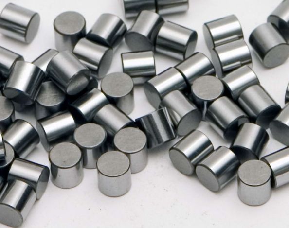 型号:Φ8~80mm 材质:gcr15钢(轴承钢) 用途:各型号球磨机 研磨物料,使