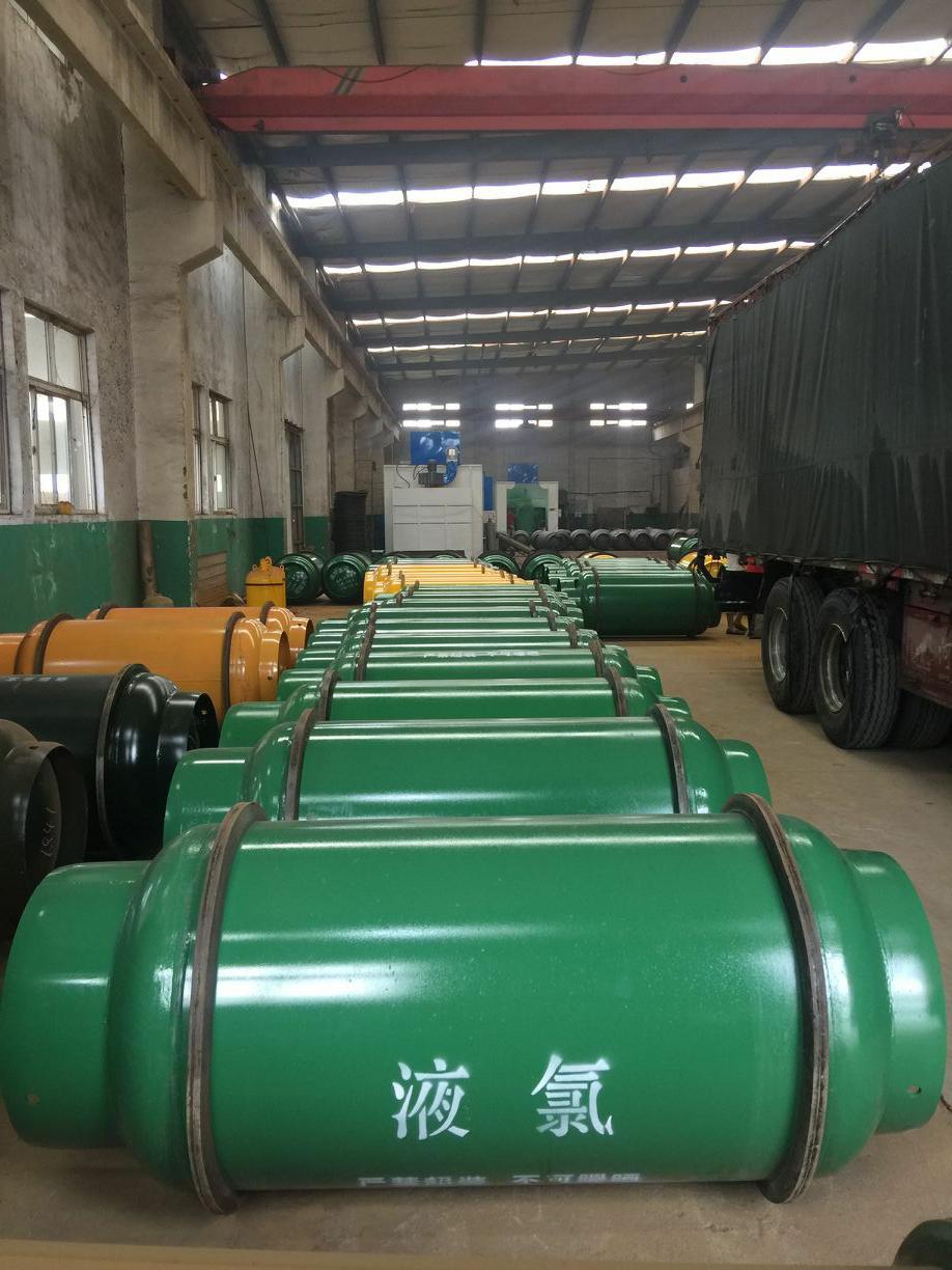 首批喷塑液氯钢瓶下线